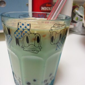 台湾の定番ドリンク　パールミルクティ　珍珠奶茶　